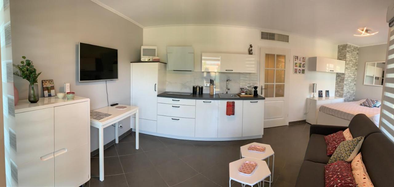 Appartement Joli Climatise Avec Jardin Dans Avec Piscine