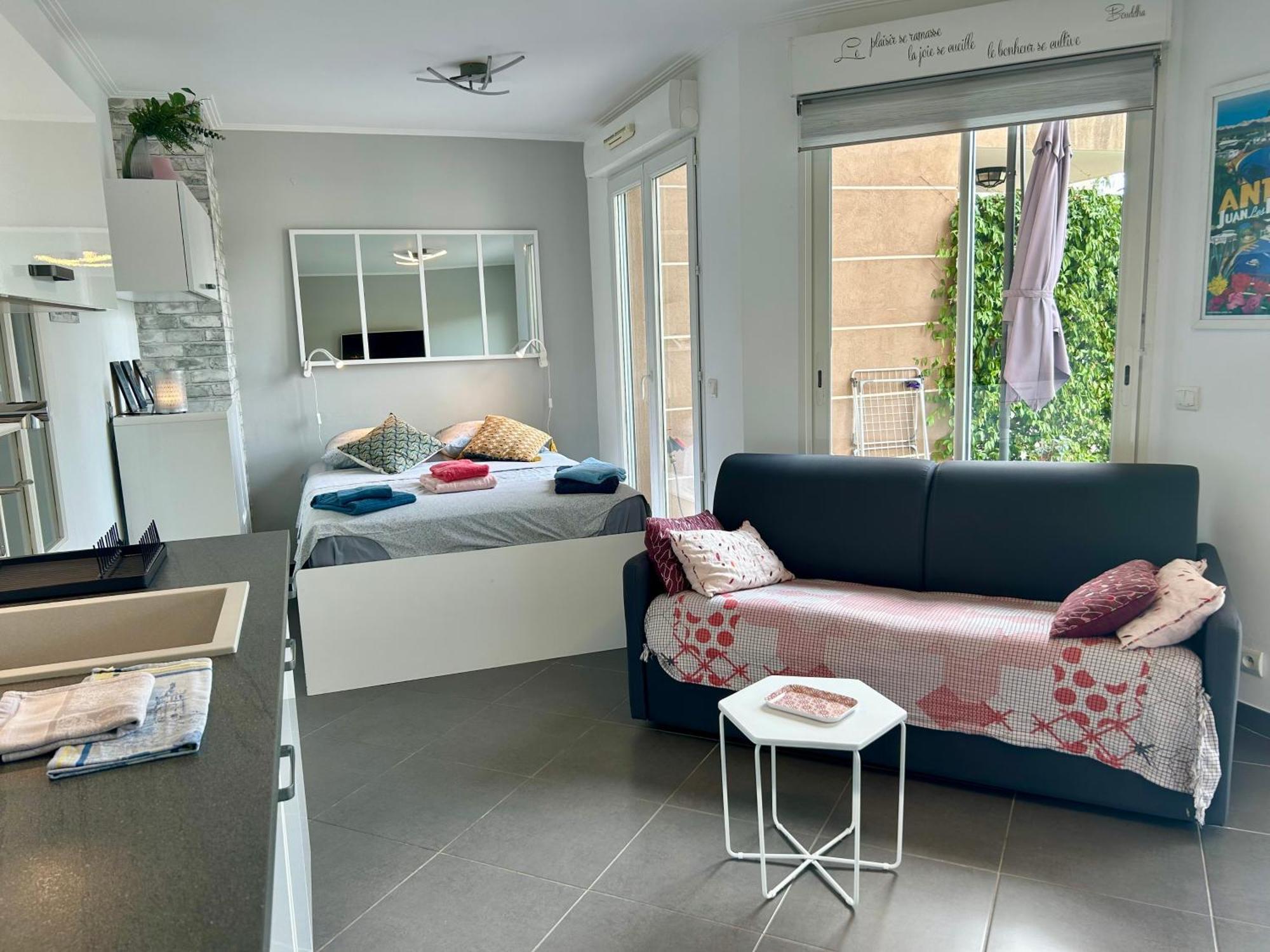 Appartement Joli Climatise Avec Jardin Dans Avec Piscine *