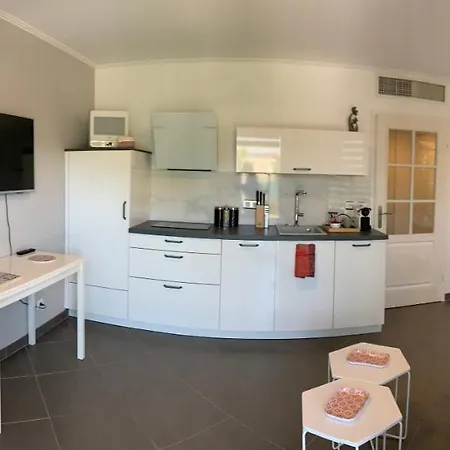 Joli Studio Climatise Avec Jardin Dans Residence Avec Piscine Antibes Buitenkant foto