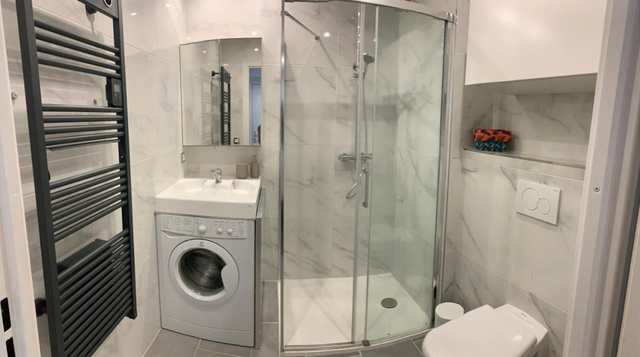 Joli Climatise Avec Jardin Dans Avec Piscine Apartment Antibes
